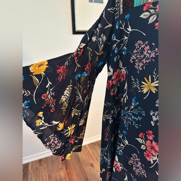 Umgee Bohemian Flare Sleeve Floral Dress 🌺 (fits M-XL) - Picture 3 of 7